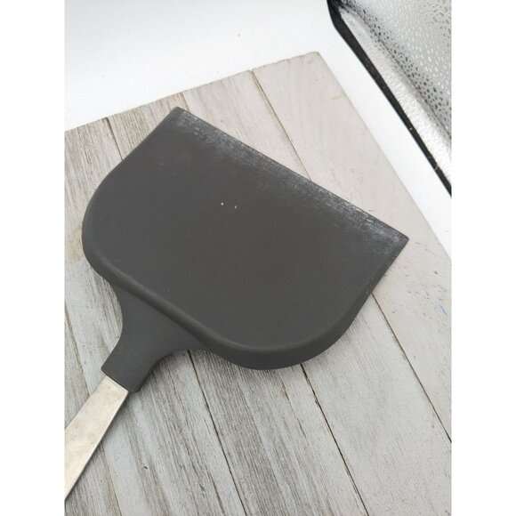 Wilton The Really Big Spatula Solid Wide Turner Flipper Cookie Gray Nylon 12" - Picture 5 of 9